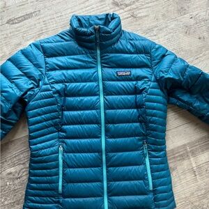 Patagonia Down Turquoise size Medium. Like New